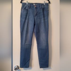 Old Navy Super Skinny Mid Rise Jeans Size 8 Medium Wash